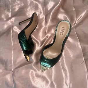 Metallic $nakeskin Kitten Heels 💚🐍